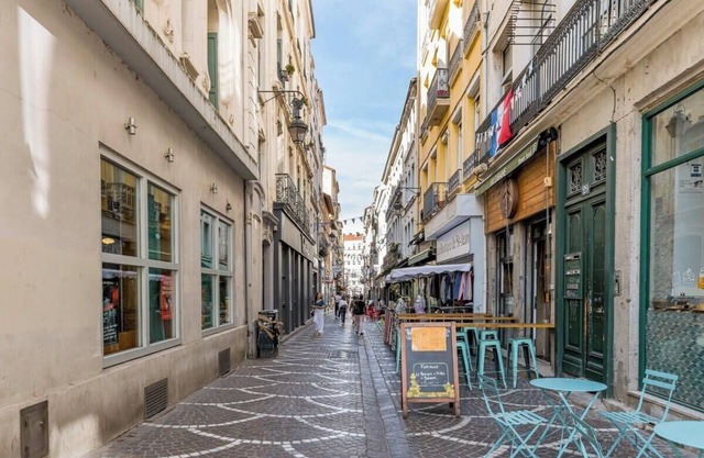 Beige Hospitalité - Esmeralda Hypercentre - chic et paisible