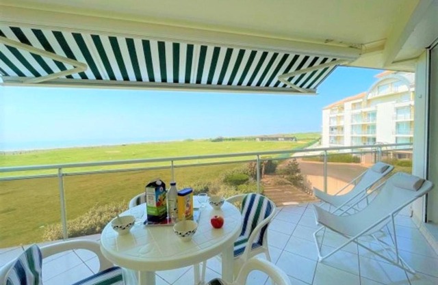Bel appartement face mer avec piscine, à 2 pas de la plage - FR-1-652-32