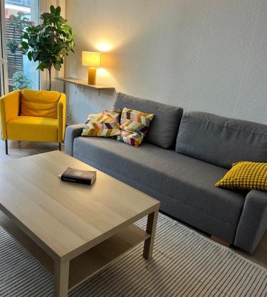 Bel appartement spacieux avec joli balcon arboré, calme, bien situé, centre ville