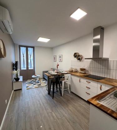 Bel T2 refait à neuf climatisé centre