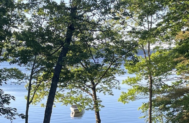 Belgrade Lakes House Beachfront. Cozy Open Concept. great for Families.