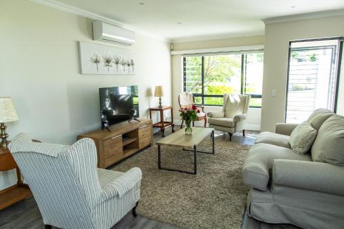 Bella Casa Luxury 2-Bedroom Apartment