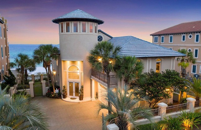 Bella Luna - Huge Beach Front Home with Ocean Views & Direct Beach Access