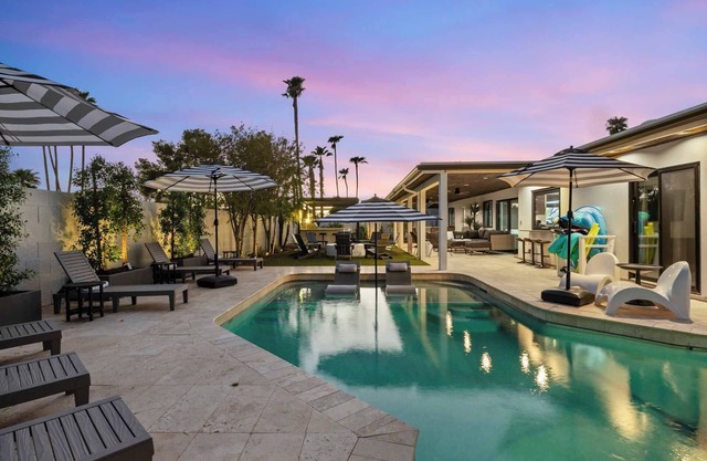 Bella Palma: Elegance & Style w/Putt, Pool & Spa!