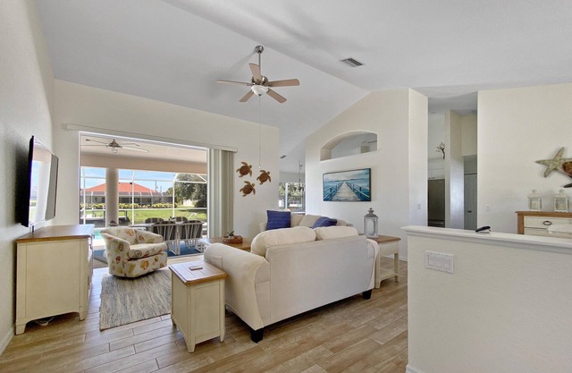 Bella Vista, full refund*, heated pool, sleeps 6