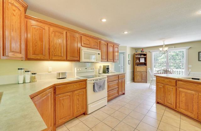 Bella Vista Vacation Rental w/Private Back Deck!