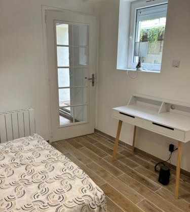 Belle F2 centre ville Massy avec jardin