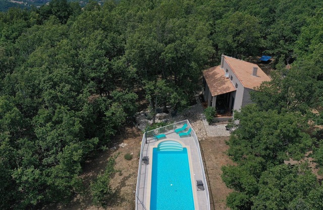 Belle Maison Avec une Dépendance et Piscine Privée au Cœur de la Provence
