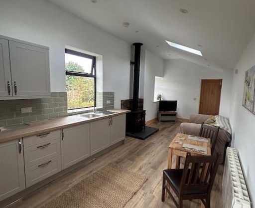 Belle Vue Cottage sleeps 2 one dog by prior permission