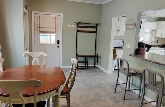 Berlin on the Hill, mt. views, 0.5mi to trails, ride from house