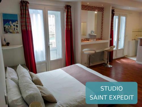 Bernadette' Cosy Flat - 3 minutes walk main door to sanctuary entrance- Old Town - Bernadette de Soubirous's neighborhood - Chapel for Prayer on site