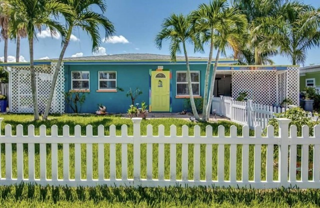Best Deal Available for a monthly rental home during season! 🏝️🐬