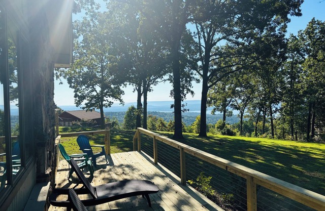Best Lake Views, Sleeps 8 Pool, Tennis Pickleball & Marina