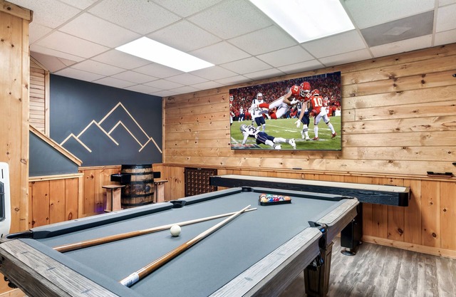 Best Location! 2KingBd, HotTub, PoolTable, Arcade, CommunityPool, Sleep6, NoPet