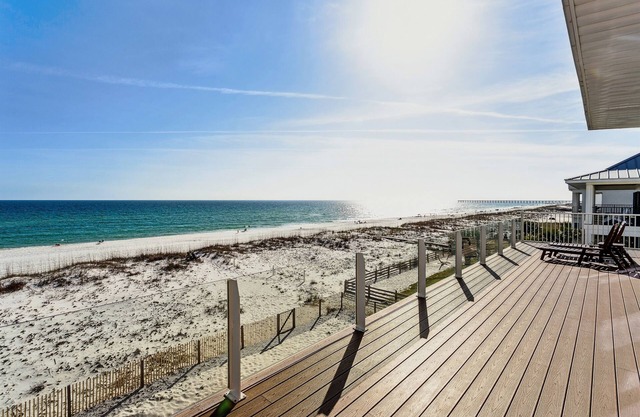 Best Location! Gulf Front! Closest Block to Restaurants. 6/6