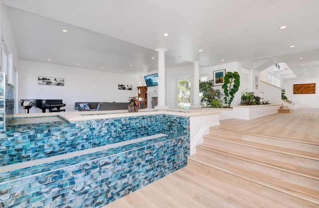 Best location in Coronado!nMessage for special short term and long term rates.