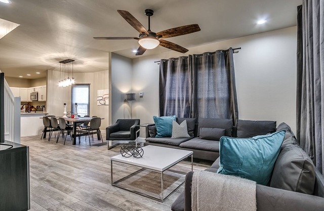 *BEST LOCATION IN HEART OF OKC* Completely Renovated 4Bed/2.5Bath