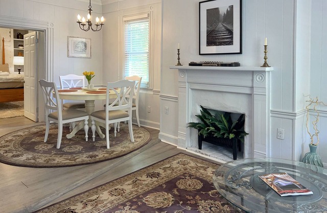 Best location! The Ohio Suite @ historic 1799 Inn