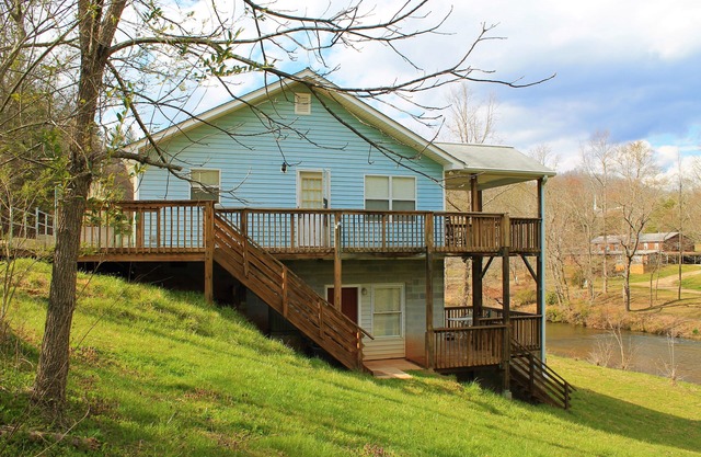 Best Of Smokies, Riverfront, Waterfalls - Paradise - Why Pay More - DEAL!
