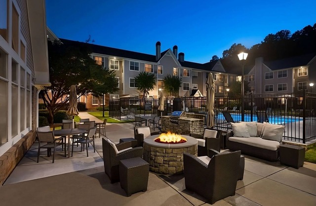 Best Value, Quality Stay! Two Modern 2BR Suites with Kitchens, Free Breakfast!