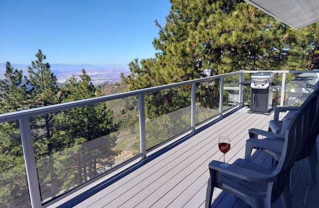 Best View on the Mountain, All New Furniture/Beds, Internet for Remote work!