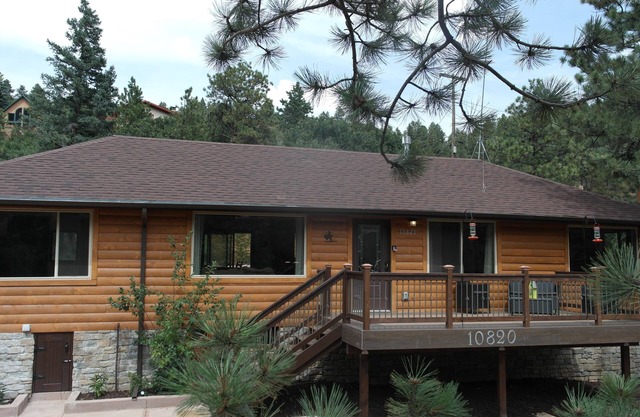 Best views in Green Mountain Falls with HOT TUB & EV Charger