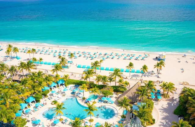 Better Choice for your Vacation! 4 Relaxing Units, Pool, Beachfront Property!