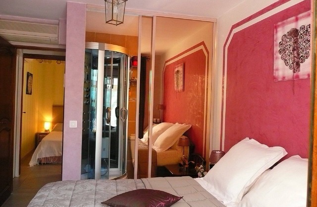 Between Aix and Cassis, charming guest rooms