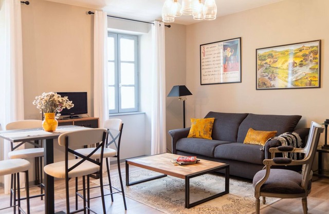 Between Sarlat and Rocamadour, in Gourdon, apartment T2