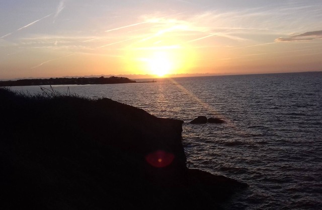 Between sea and salt flats, Apartment in a house surrounded by a garden.