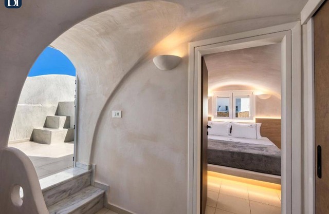 BH588 - C - Suite Santorini