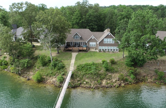 Big Bear Lodge: 4 BR, 3.5 BA House in Double Springs, Sleeps 14
