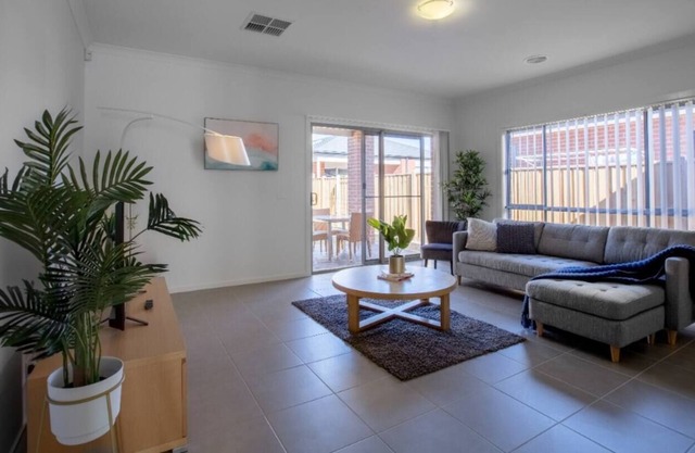 Big Family fun@ 5 bedrooms house in point cook