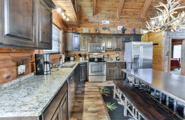 Big Game Lodge | 4 Bed, 4 Bath