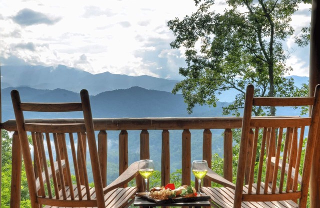 Big Sky Lodge - Free Rafting Adventure - Hot Tub - Secluded Sunset View