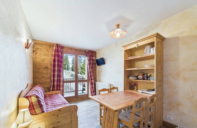 BIG STUDIO IN THE CENTRE