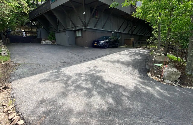 BIGGEST AND BEST HOUSE AT CAMELBACK FIRST TO SKI SLOPES VIP PARKING -PARADISE !