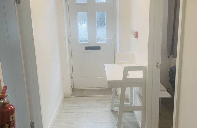 Bike Park Cottage Sleeps 5 with Pet