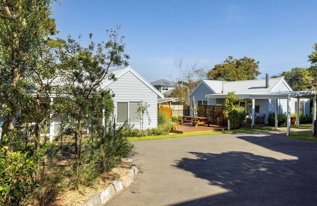 Bilinga Cottages - Magbird and Wattlebird