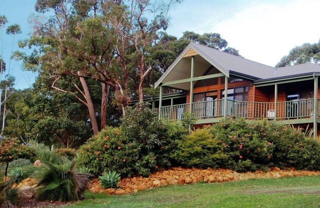 Birdsong Bed and Breakfast - The Red Robin
