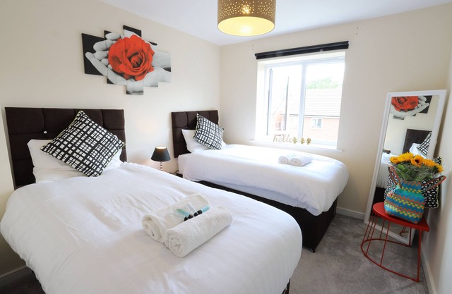 Birmingham Airport/NEC Beauty Homebase for 7 people
