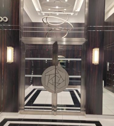 Biron deluxe studio flea market of Paris, porte de Montmartre