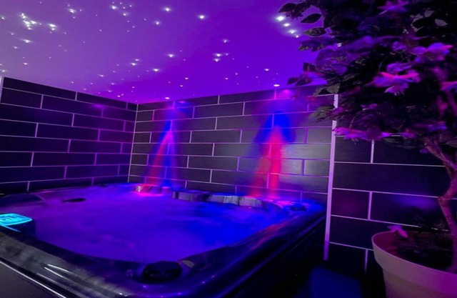 BLŌM Suite romantique avec spa privatif & salle de massage