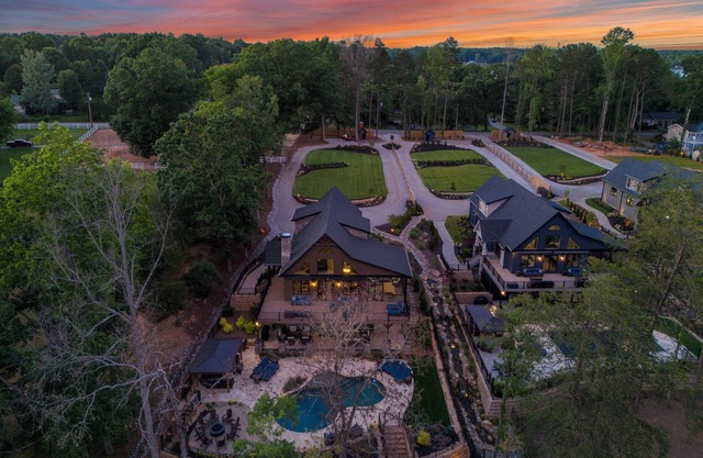 Black Bear & Blue Heron by AvantStay | 2 Lakefront Homes, Sleeps 43, Pools