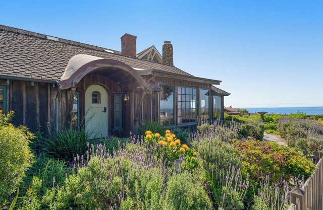 Black Pearl Cottage – Classic Seabright Charm Near the Beach
