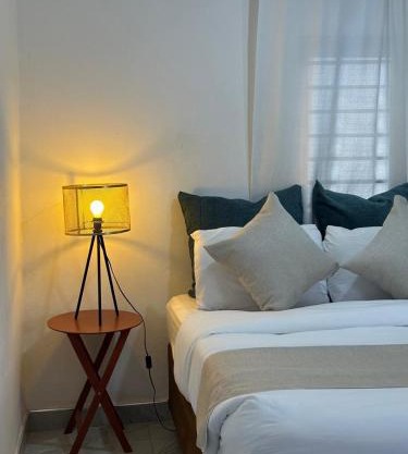 Black Pearl Inside Room