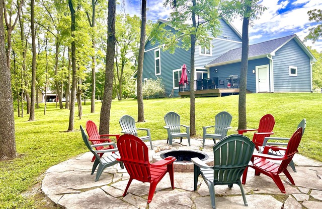 Black Point House, 4bd, Scenic Views, Deck, BBQ, Sleeps 10