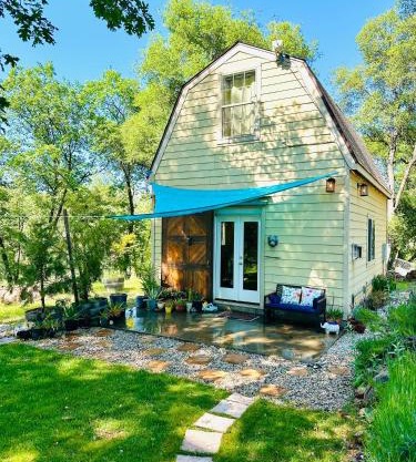Blissful Acres hilltop cottage