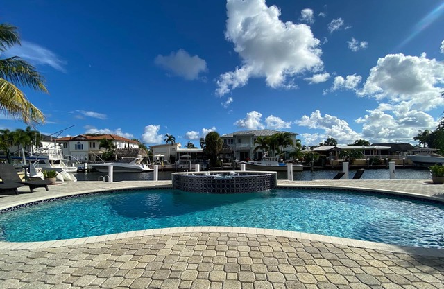 Blissful, serene waterfront Deerfield Beach retreat. Close to the beach.