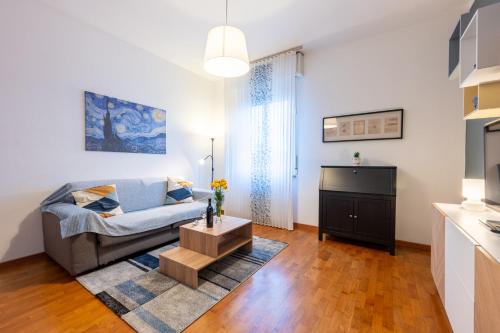 Blu&Yellow Apartment in Parma Station